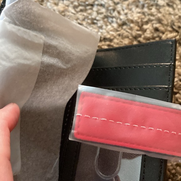 Simply Vera Wang Beautiful Red crossbody and matching wallet NWT - Picture 7 of 16